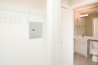 450 W Barry Ave in Chicago, IL - Foto de edificio - Building Photo