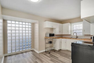 103 E Meadow Ave in Crane, MO - Building Photo - Building Photo