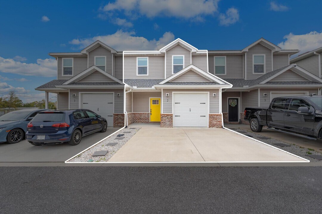 2 2nd St in Valparaiso, FL - Building Photo
