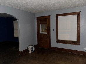 2743 Niagara St, Unit 2 in Niagara Falls, NY - Foto de edificio - Building Photo