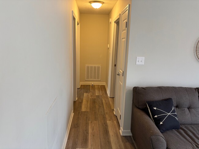 544 Hill Dr, Unit A in Bristol, VA - Foto de edificio - Building Photo