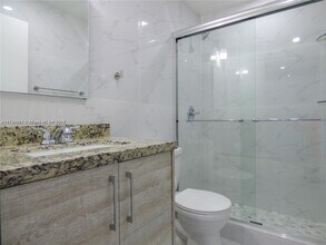 10355 N Kendall Dr in Miami, FL - Building Photo - Building Photo