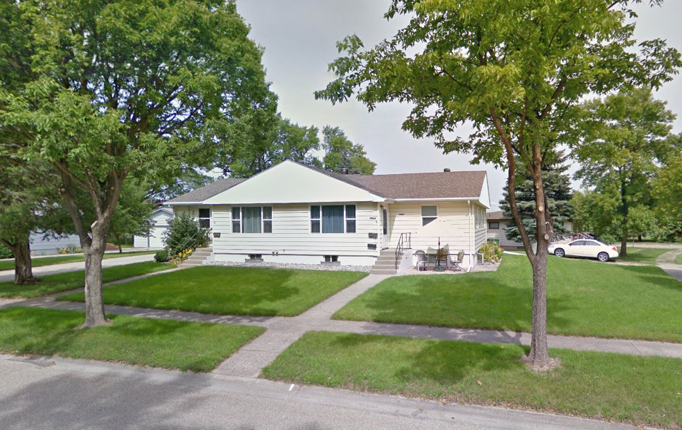 1817 Dakota St in Brookings, SD - Foto de edificio