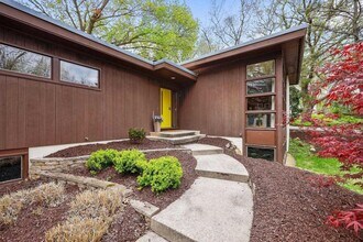 1406 W Skyline Dr in Madison, WI - Building Photo - Building Photo