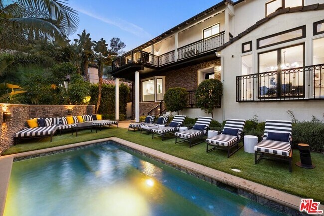property at 1472 Kings Rd