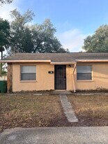 2825 E Clark St in Tampa, FL - Building Photo