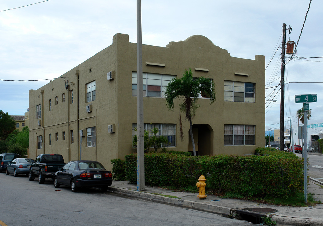 River Edge Apartments in Miami, FL - Building Photo