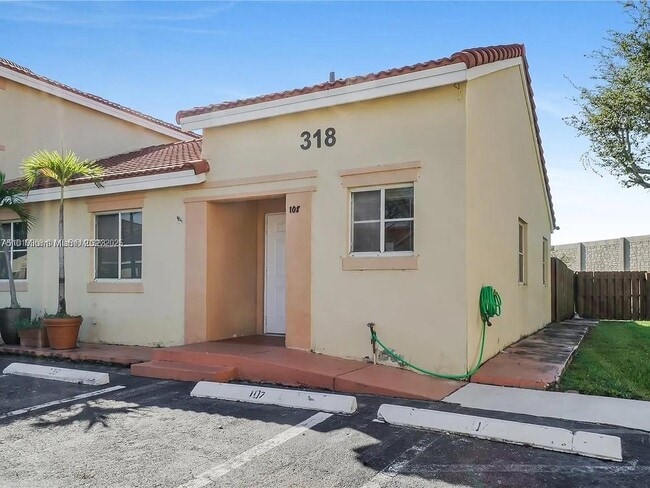 318 NW 114th Ave in Miami, FL - Building Photo - Building Photo
