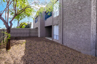 Lateral 14 Apartments in Phoenix, AZ - Building Photo - Building Photo