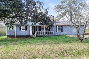 195 Neely Hammonds Rd in Covington, GA - Building Photo