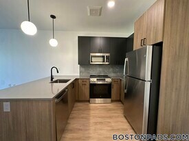 199 Gardner St in Boston, MA - Building Photo