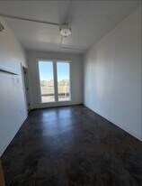 217 S River St in Seguin, TX - Building Photo