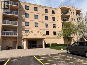 315 Village Grove Dr in Windsor, ON - Building Photo - Building Photo