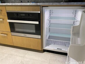 383 Kalaimoku St in Honolulu, HI - Building Photo - Building Photo