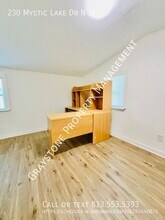 230 Mystic Lake Dr N in St. Petersburg, FL - Building Photo - Building Photo