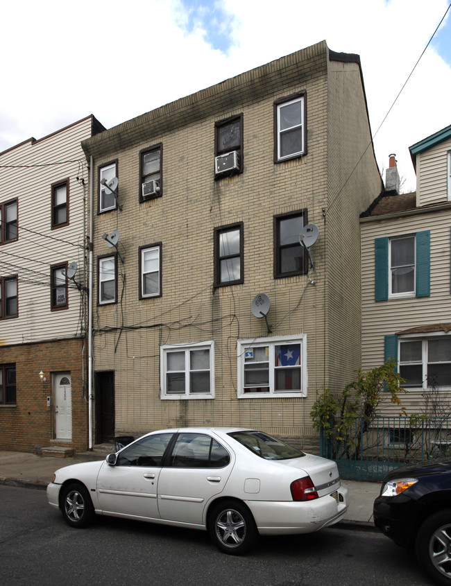 128 Beacon Ave in Jersey City, NJ - Building Photo - Building Photo