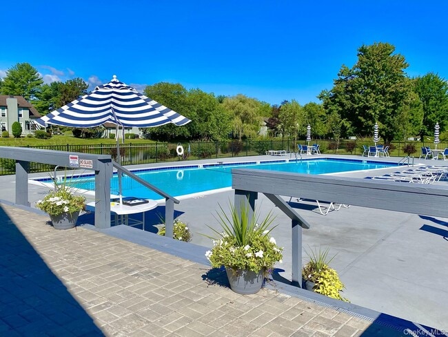 21 North Loop in Rhinebeck, NY - Building Photo - Building Photo