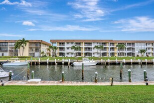 111 Doolen Ct in North Palm Beach, FL - Building Photo