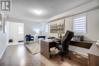 17 Lowes Hill Cir in Caledon, ON - Building Photo - Building Photo