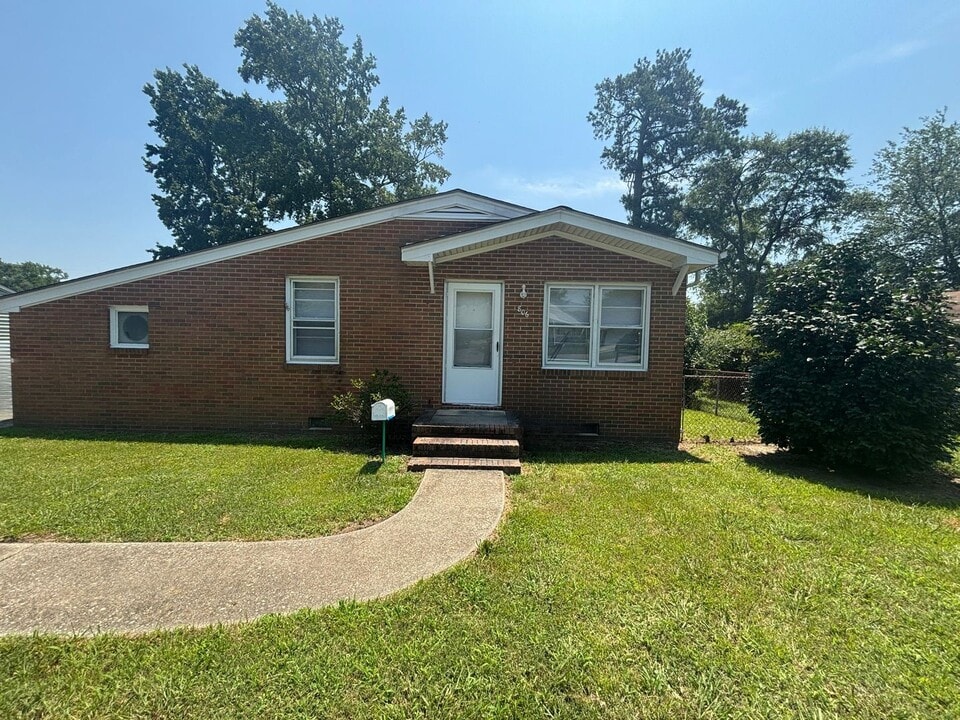 806 Carolina St in Roanoke Rapids, NC - Building Photo