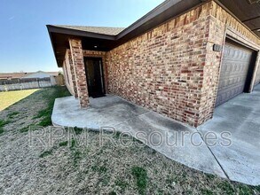 127 Bison Ct Way in Mustang, OK - Building Photo - Building Photo