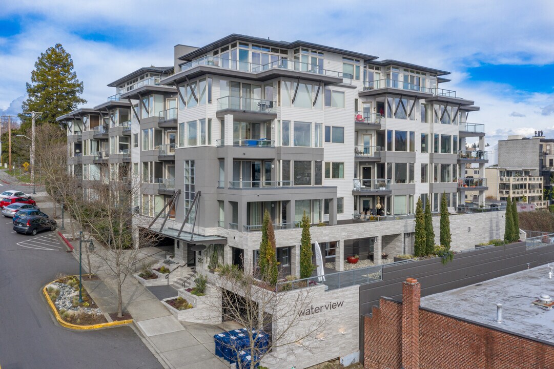 West Water Apartments in Kirkland, WA - Foto de edificio
