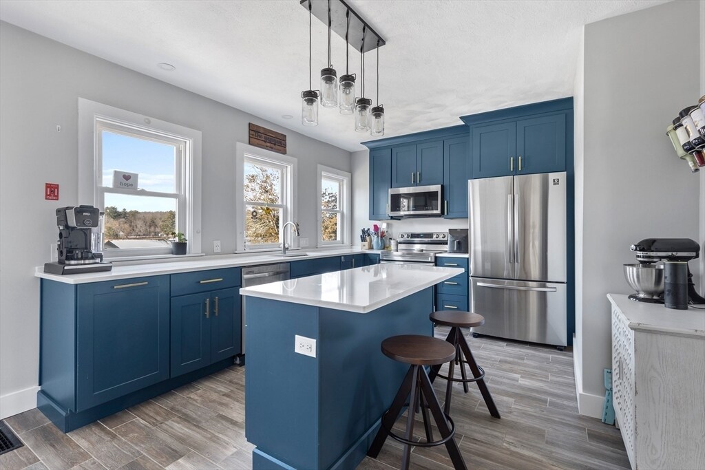 80 Dutcher St in Hopedale, MA - Building Photo