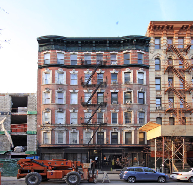 208-210 E 7th St in New York, NY - Building Photo - Building Photo