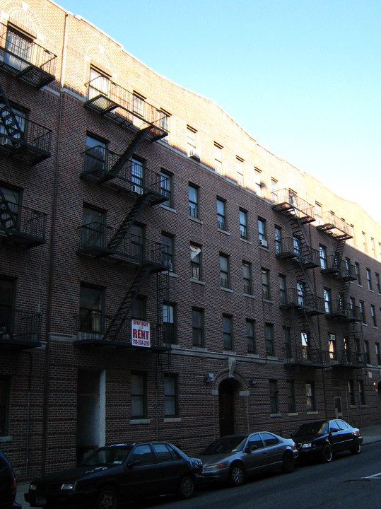 1517 Taylor Ave in Bronx, NY - Building Photo