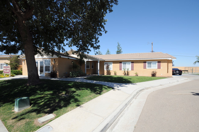 Westside Village Apartments in Shafter, CA - Foto de edificio - Building Photo