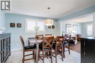 18 Charing Dr in Hamilton, ON - Building Photo - Building Photo