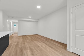 824 Woolwich St in Guelph, ON - Building Photo - Building Photo