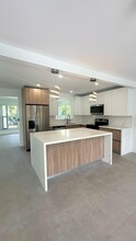 33 NW 118th St in Miami, FL - Building Photo - Building Photo