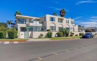 301 Ocean Blvd in Coronado, CA - Foto de edificio - Building Photo