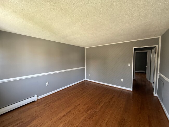 6008 1/2 Burgess Ave in Baltimore, MD - Building Photo - Building Photo