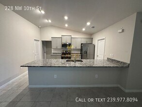 228 NW 10th St in Cape Coral, FL - Building Photo - Building Photo