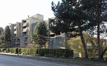 Chelsea Terrace in Vancouver, BC - Building Photo - Building Photo