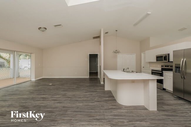 2920 Tusket Ave in North Port, FL - Foto de edificio - Building Photo