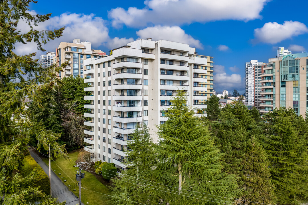 Middlegate Tower in Burnaby, BC - Building Photo