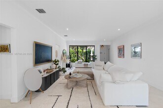 2489 Meridian Ave in Miami Beach, FL - Building Photo - Building Photo