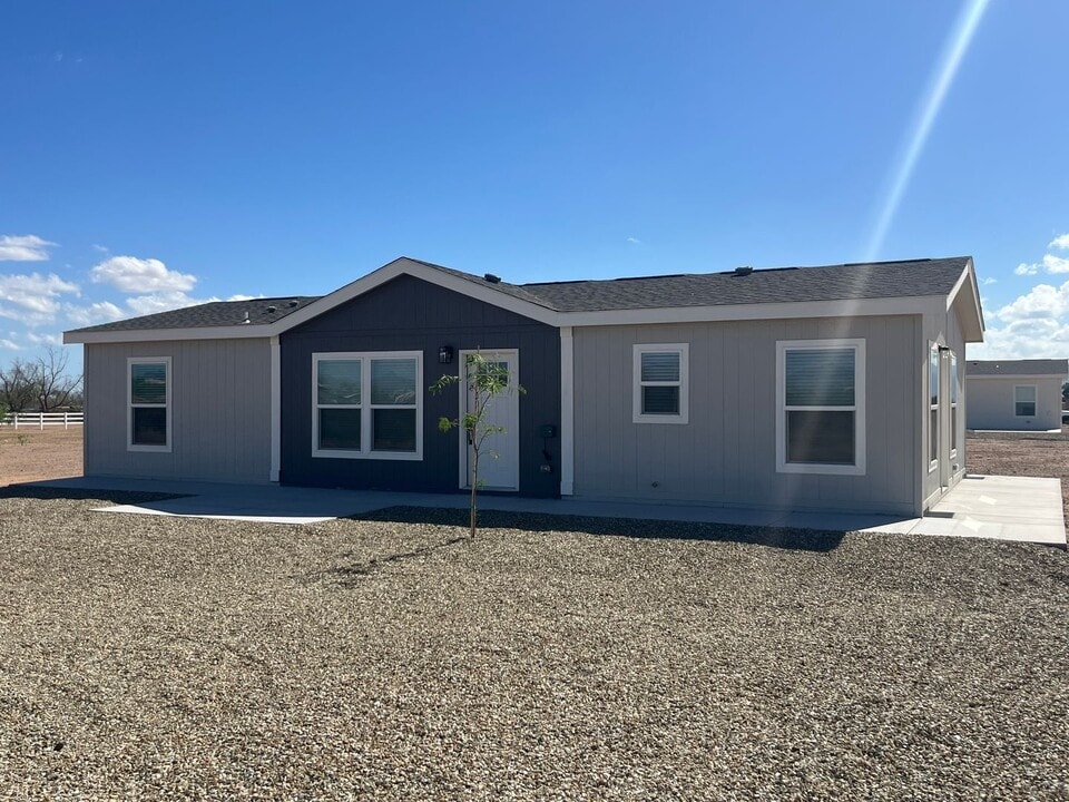 22936 W Forest Pleasant Pl in Wittmann, AZ - Building Photo