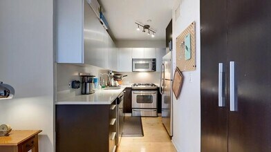 13-11 Jackson Ave in Queens, NY - Building Photo - Building Photo