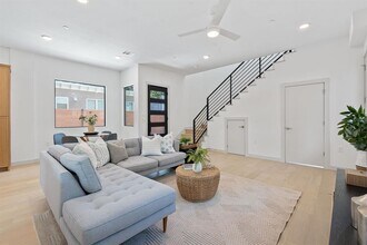 1510 Holly St in Austin, TX - Building Photo - Building Photo