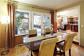 16240 NE 30th St in Bellevue, WA - Foto de edificio - Building Photo