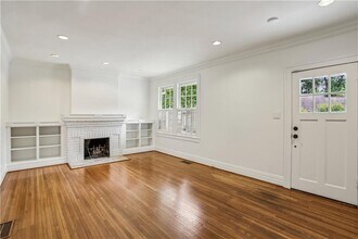 6 Arc Way NE in Atlanta, GA - Foto de edificio - Building Photo