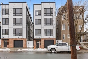 37 S 7th St in Newark, NJ - Building Photo