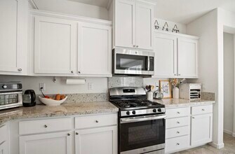 324 Jasmine Dr in Vacaville, CA - Building Photo - Building Photo