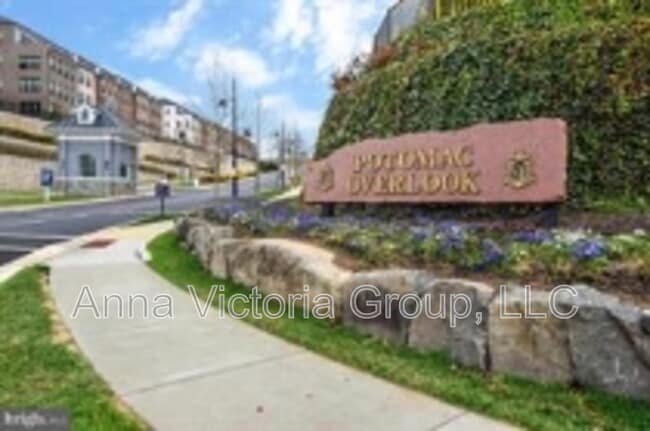 617 Sprintsail Way in Oxon Hill, MD - Building Photo - Building Photo