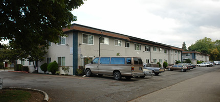 The Pines Apartments in Salem, OR - Building Photo - Building Photo