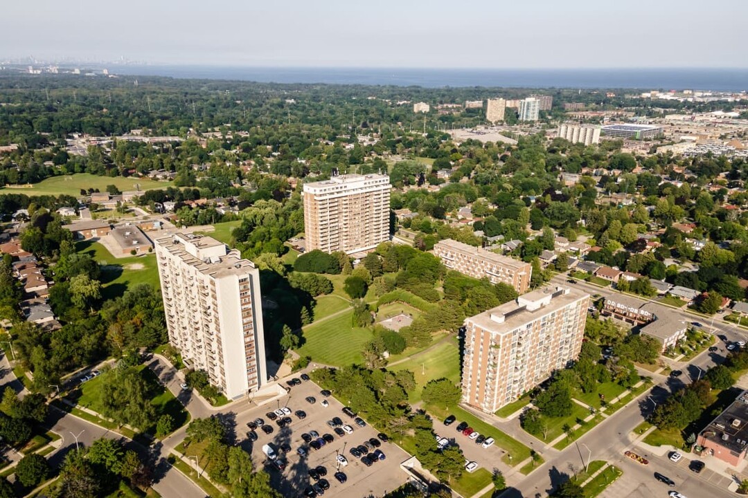 2360 Bonner Rd in Mississauga, ON - Building Photo